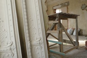 Sanierung einer Altbauwohnung mit Stuckelementen