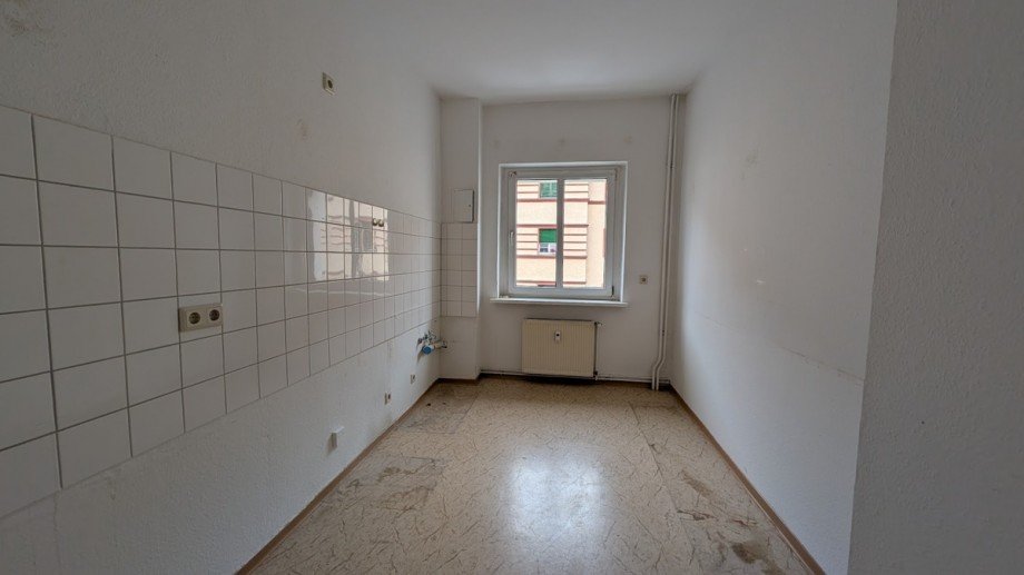 K�che unrenoviert - neuer Boden kommt Etagenwohnung Leipzig