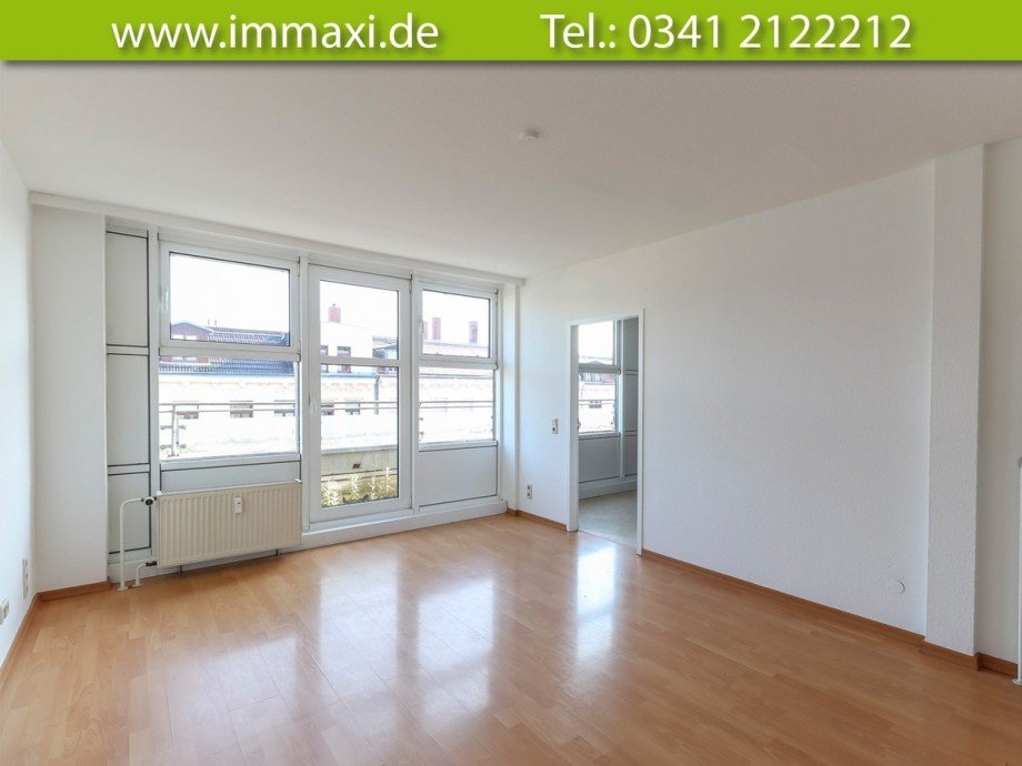 Wohnzimmer-mit-Balkonzugang Dachgeschosswohnung Leipzig