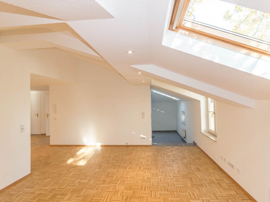 Wohnbereich mit Blick zur K�che Dachgeschosswohnung Leipzig