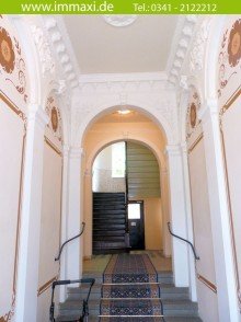 Treppenhaus ZENTRUM + 2 RAUM WOHNUNG MIT AUFZUG + BALKON