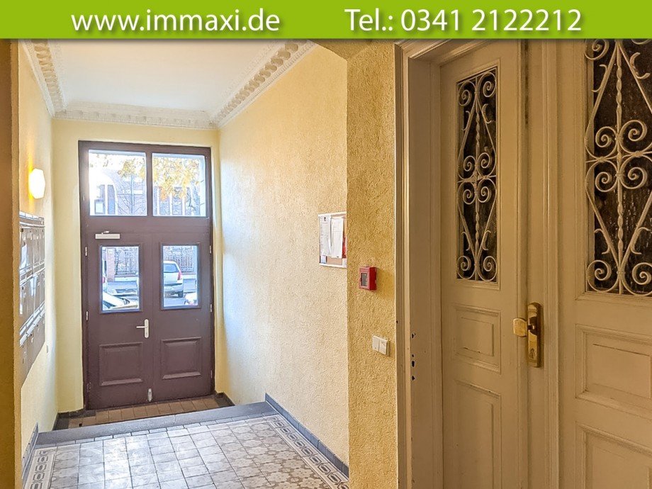 Treppenhaus-mit-Hauseingang Etagenwohnung Leipzig