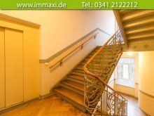 Treppenhaus mit Aufzug ZENTRUM + 4,5 RAUM + BALKON + PARKETT + ALTBAUCHARME