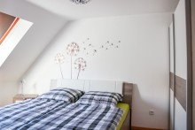 Schlafzimmer ZWENKAU + 2 RAUM DACHGESCHOSS + EIGENNUTZER ODER FERIENWOHNUNG