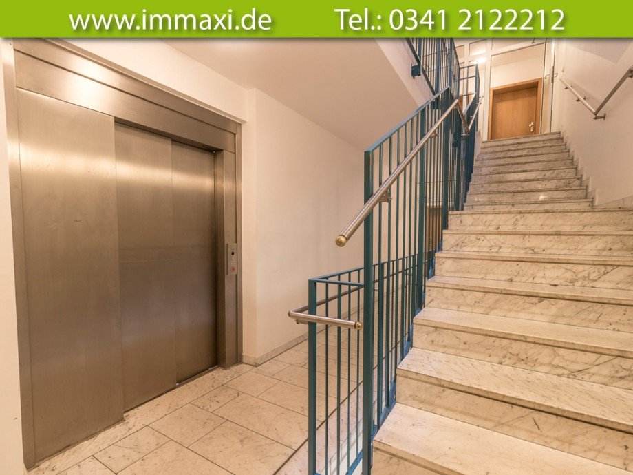 Treppenhaus-mit-Aufzug Etagenwohnung Leipzig