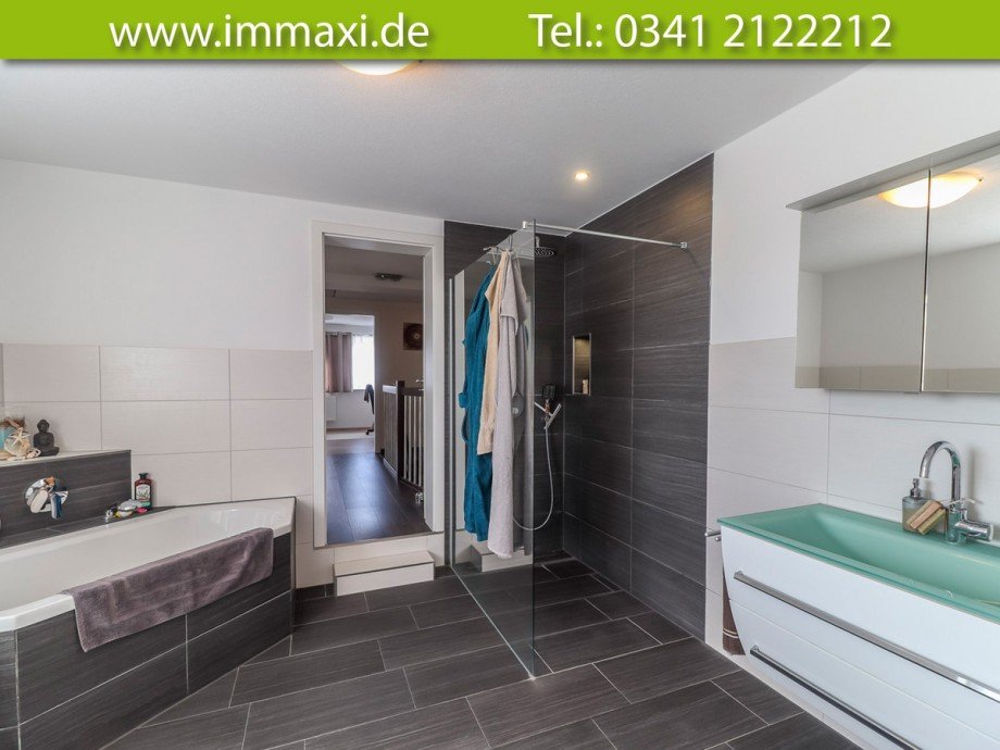 Badezimmer-Obergeschoss Doppelhaush�lfte Delitzsch