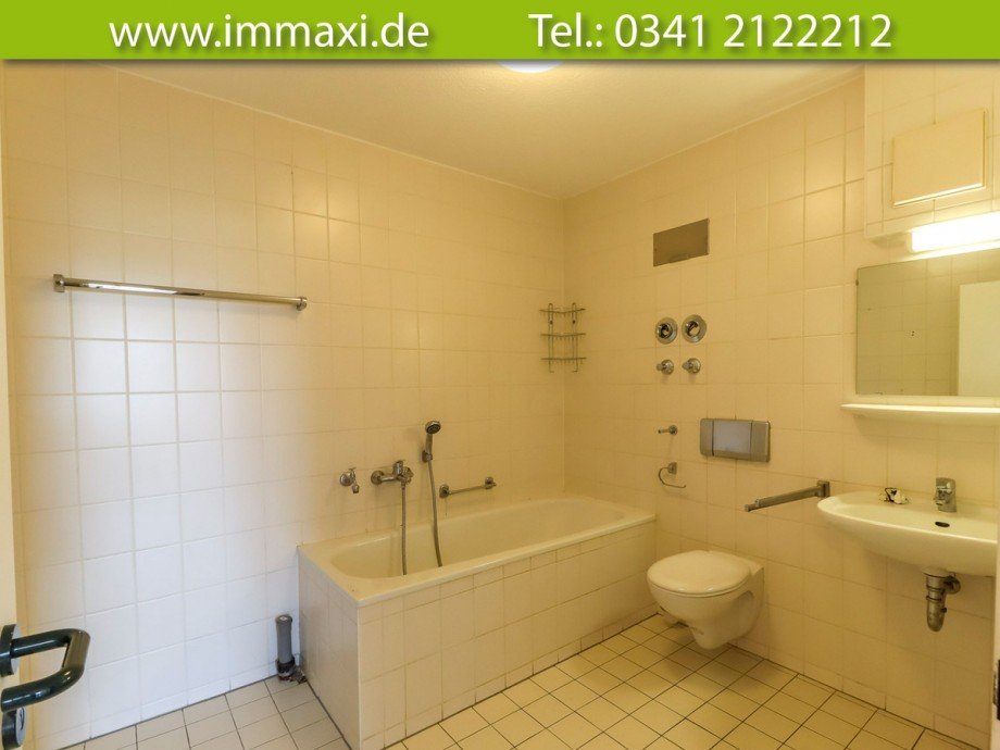 innenliegendes-Bad-mit-Badewanne Dachgeschosswohnung Leipzig